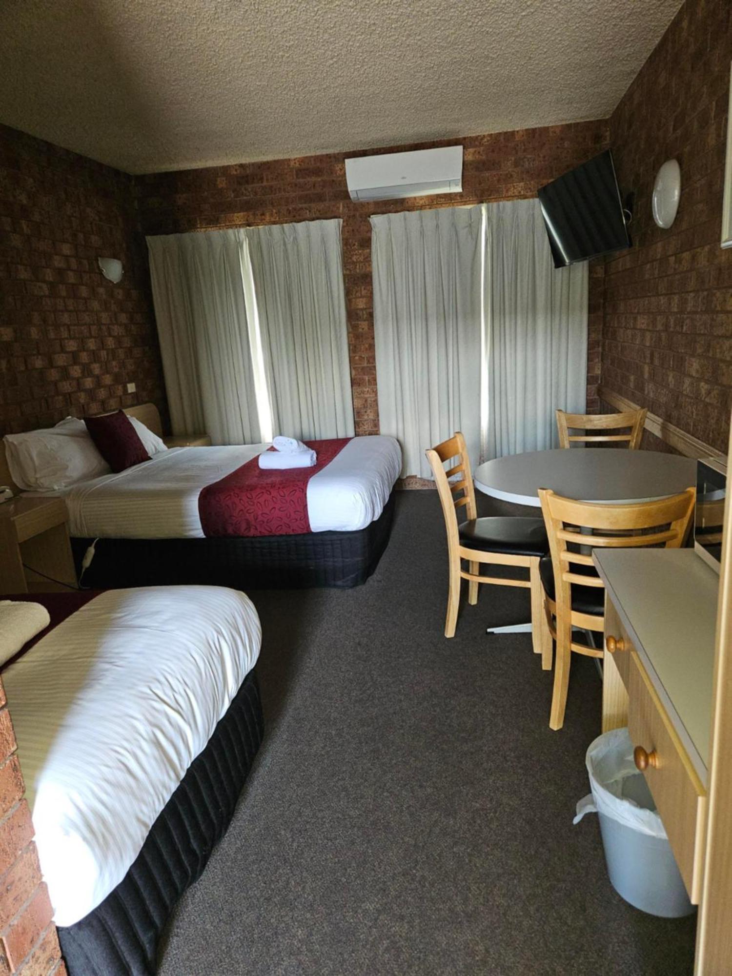 Courtyard Motor 3*
